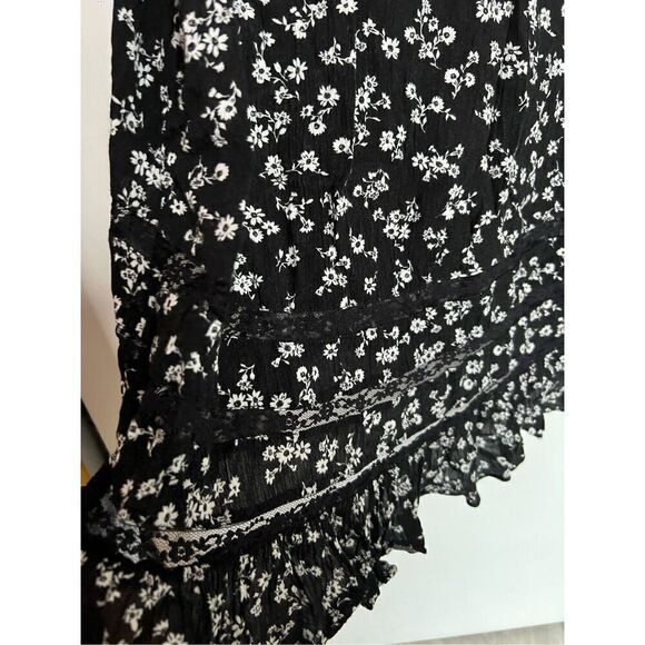 Forever 21 Floral Tank Top Woman’s Size Medium - Picture 5 of 6